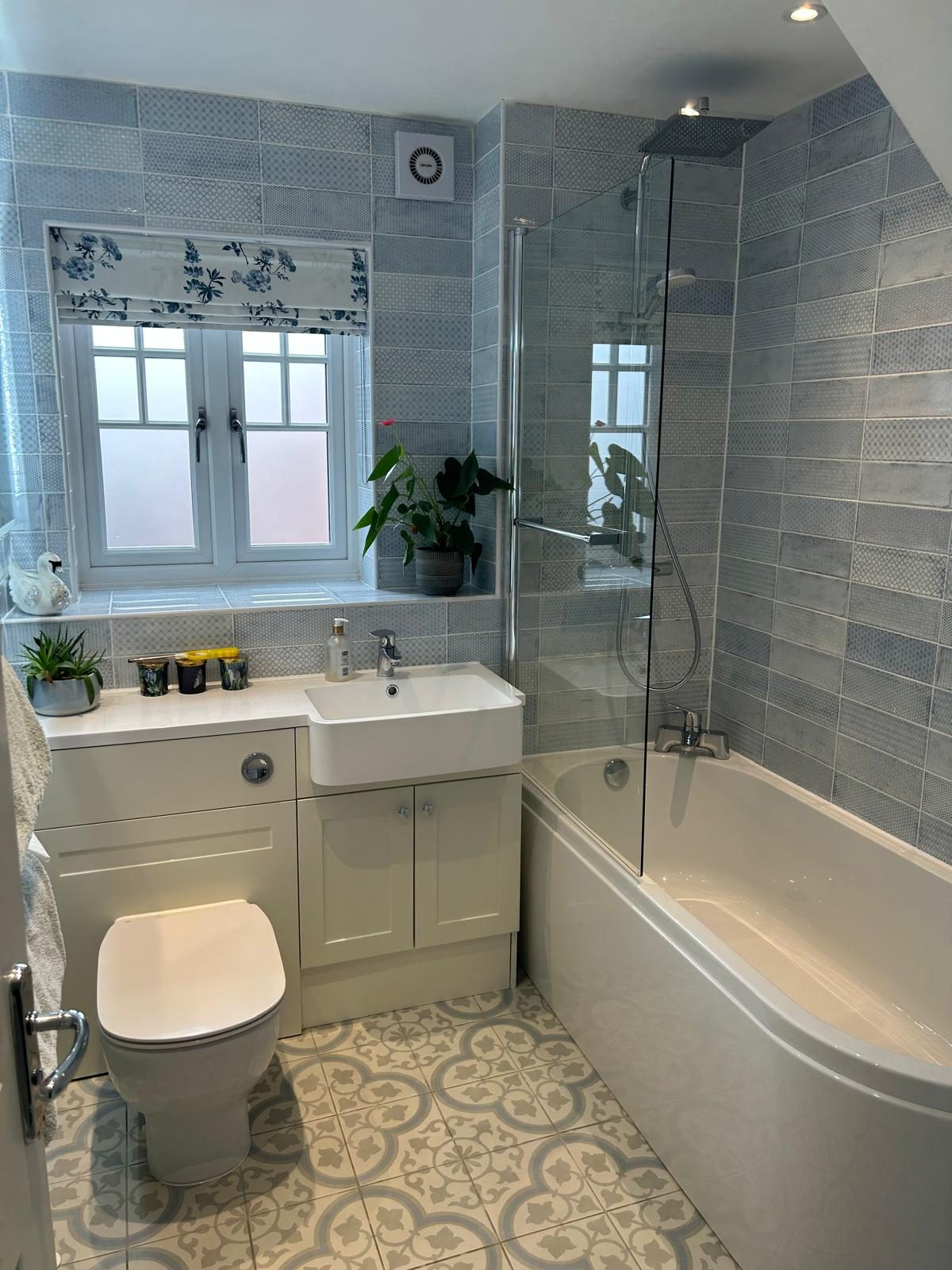 Bright family bathroom after a clean by Maid in Bournville